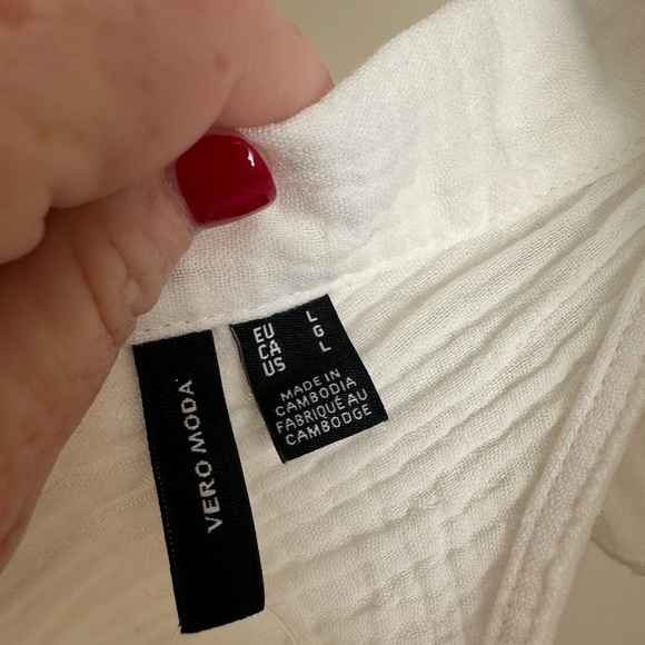 Women’s Top - Picture 3 of 5